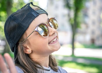 Czym kierować się przy wyborze okularów przeciwsłonecznych dla dzieci?
