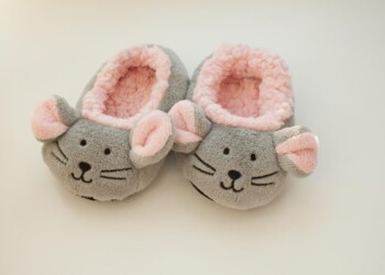 Jakie kapcie dla dzieci najlepiej wybrać?