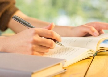 Nic dwa razy się nie zdarza. Analiza i interpretacja wiersza Wiesławy Szymborskiej